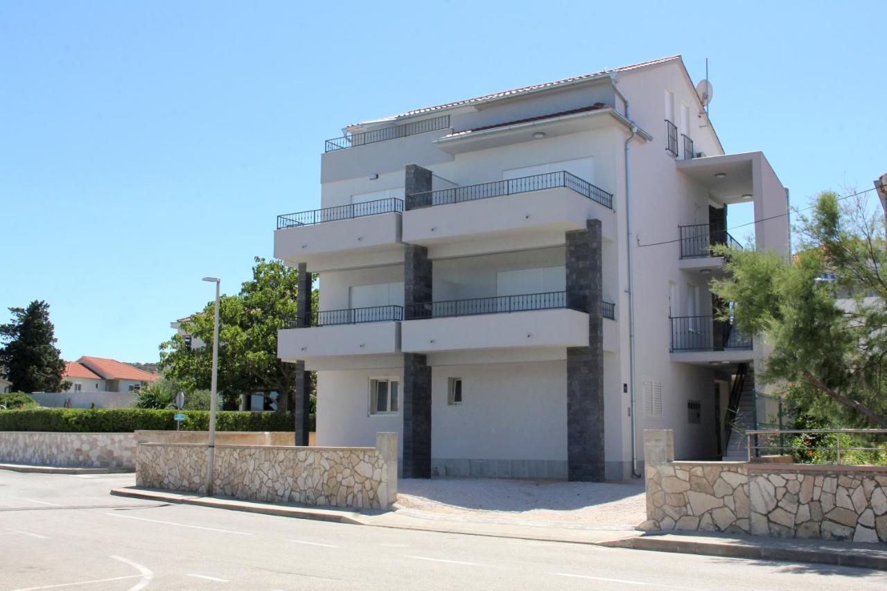 Apartmani Sara 2 Betina  Exterior foto